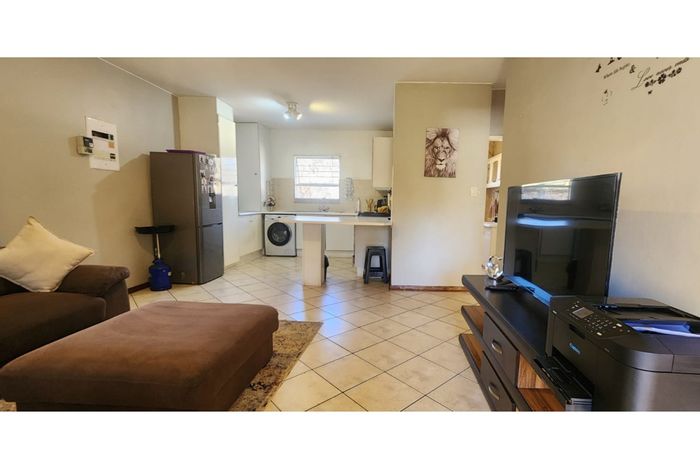 For Sale: Wilkoppies Apartment with garden, pool, and pet-friendly amenities.