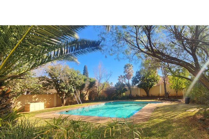 Wilkoppies Apartment For Sale: Two bedrooms, pool, garden, tenant-occupied, great investment.