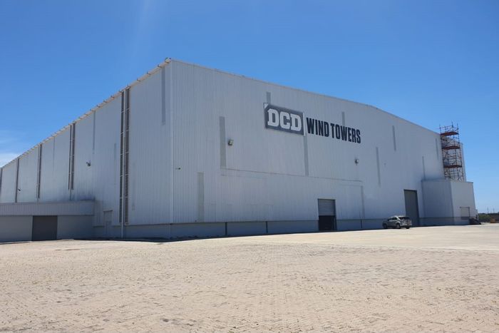 Industrial Facility To Rent in Coega: 21,598m² with office, security, and crane access.