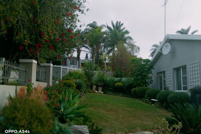 For Sale: House in Fairbridge Heights with home office, indoor braai, and garages.