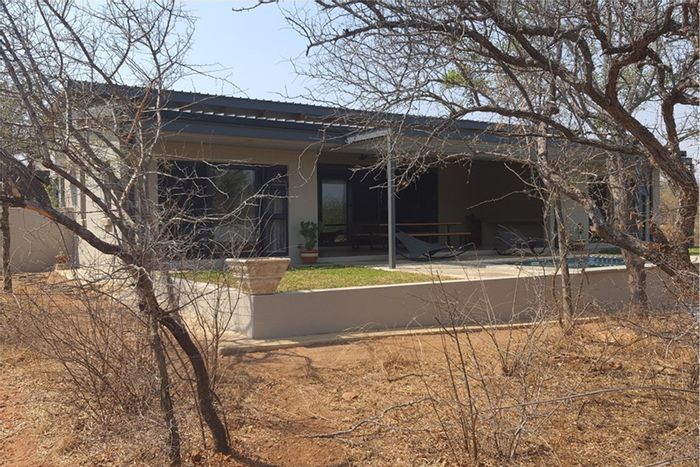 For Sale: House in Hoedspruit Central with airstrip, game views, and amenities.