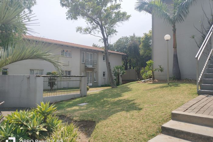 Radiokop Apartment For Sale: 1-Bedroom, pool access, secure complex, near amenities.