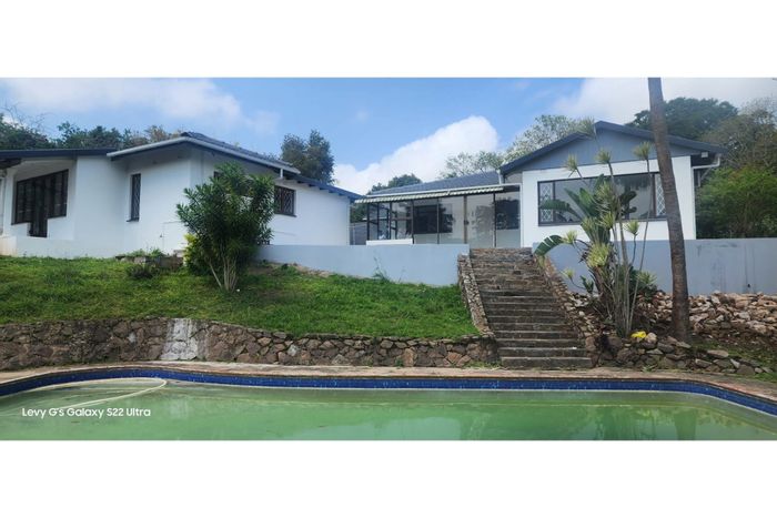 Grayleigh House For Sale: 5 bedrooms, pool, granny flat, spacious land, ample parking.