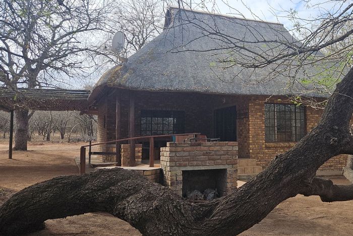 House for Sale in Marloth Park Central: 2 beds, braai area, large lot.