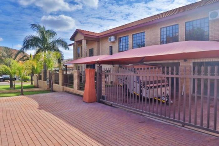 House For Sale in Safari Gardens: 5 bedrooms, jacuzzi, double garage, staff quarters.