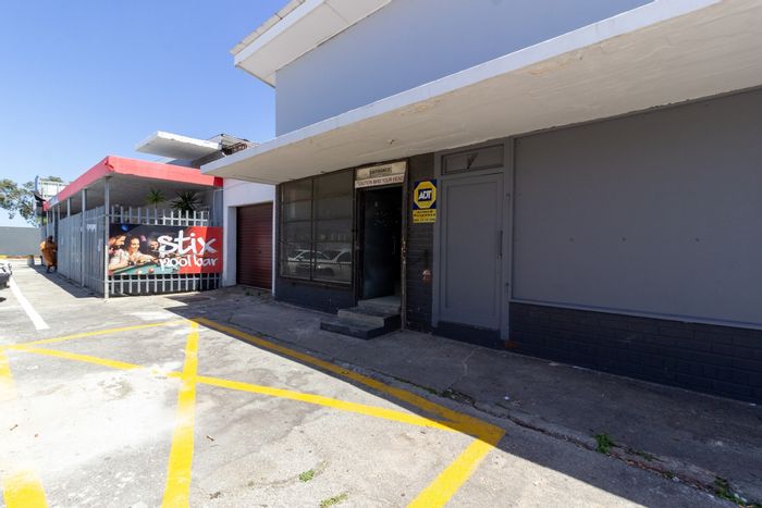 Retail space to rent in Westering, 78 sqm with flexible layout and parking.