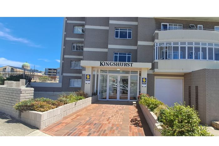 Humewood Apartment To Rent: Ocean views, private veranda, 24-hour security, pet-friendly.