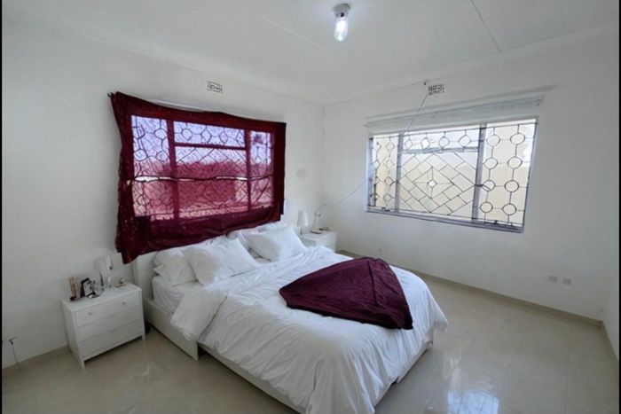 Ga-Rankuwa House To Rent: 2-bed, kitchenette, near schools and transport.