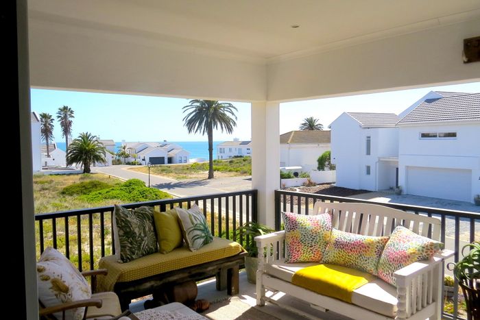 Golden Mile House For Sale: 3 Bedrooms, beach access, secure estate amenities.