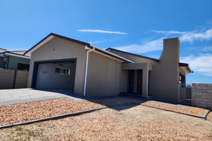 For Sale: House in Fountains Estate with open-plan living, patio, and double garage.