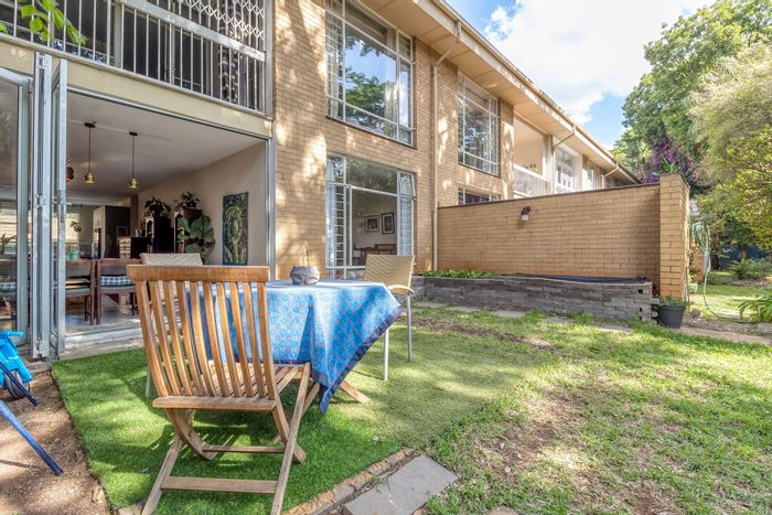 Illovo Apartment For Sale: Pet-friendly, garden access, spacious living, secure parking.