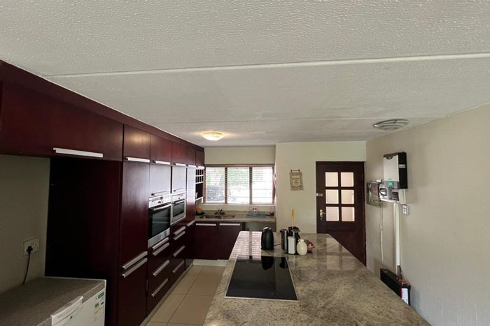 Sunninghill Townhouse To Rent: 3 bedrooms, pool, inverter, play area, and parking.