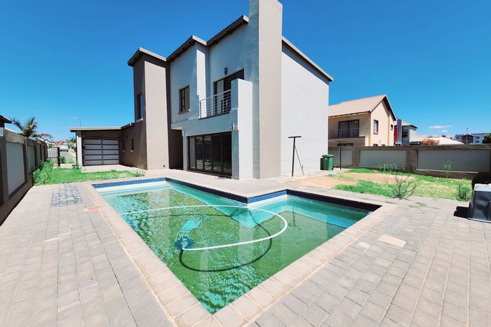 For Sale: House in Derdepoort with pool, garage, and spacious living areas.