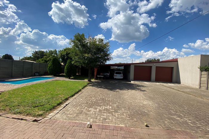 House for Sale in Sasolburg Central: 3 Bedrooms, Pool, Close to Amenities.