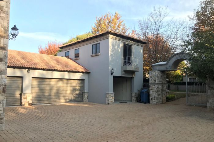 For Sale: House in Boardwalk Manor with 4 en-suite bedrooms, flatlet, and amenities.