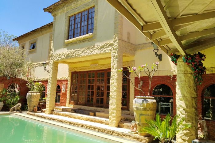 Farm for Sale in Schietfontein AH: 11 rental units, pool, spacious living areas.