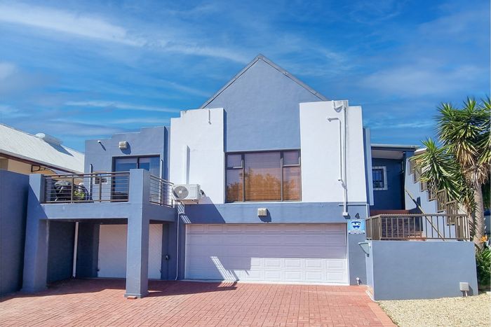 Blommendal House For Sale: Open-plan living, braai room, 3 garages, excellent security.