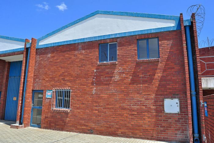 Office to Rent in Montague Gardens: 95m2, secure access, private yard, parking.