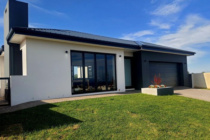 For Sale: Tergniet Townhouse with 3 bedrooms, garage, braai, and coastal access.
