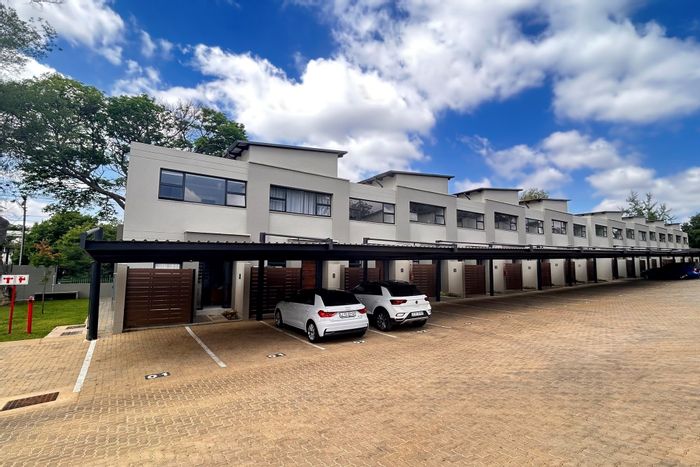 Maroelana Townhouse For Sale: Duplex units, pet-friendly, garden views, low levies.