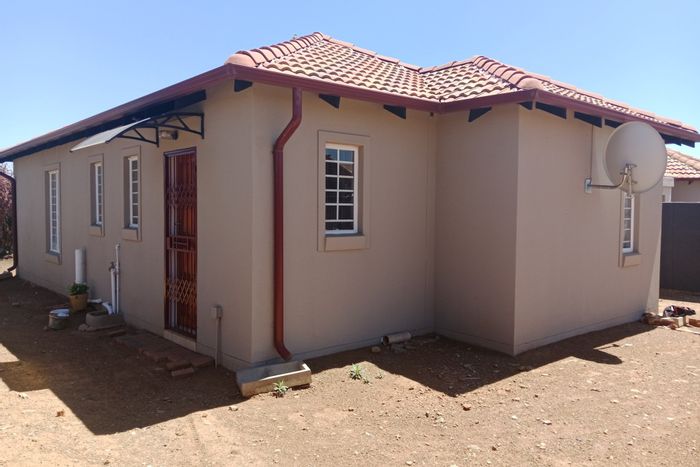 House to Rent in Nellmapius: 3 bedrooms, near Tshwane Automotive SEZ.