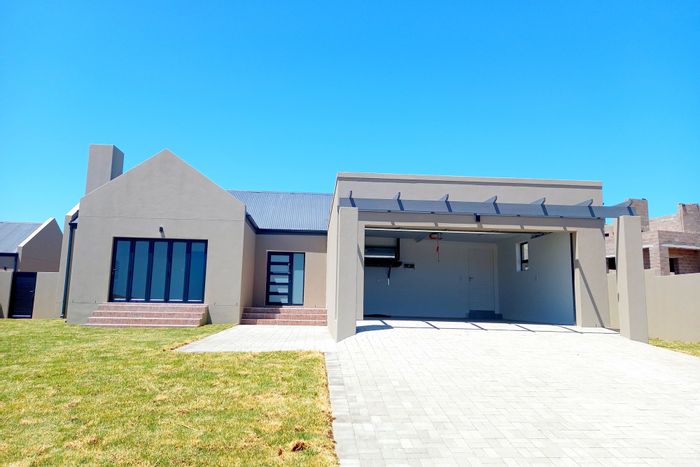 House For Sale in Vredenburg Central: Open plan living, braai room, double parking.