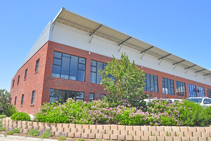 Killarney Industria Office To Rent: Versatile spaces, parking, and convenient amenities.