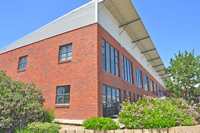 Killarney Industria Office To Rent: Versatile spaces, ample parking, and convenient amenities.