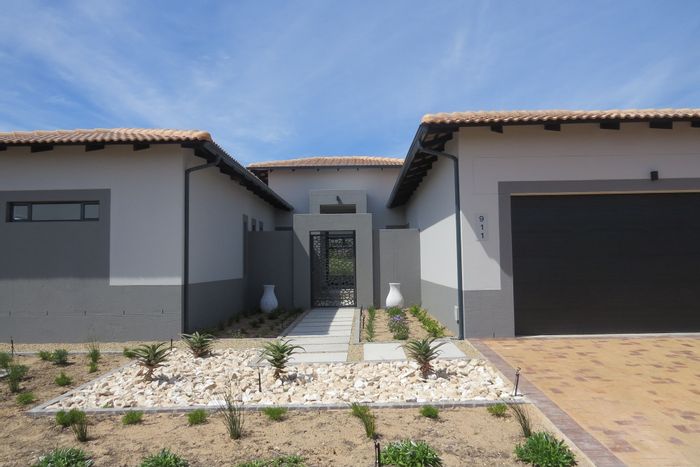 For Sale: House in Langebaan Country Estate with 3 beds, garden, golf access.