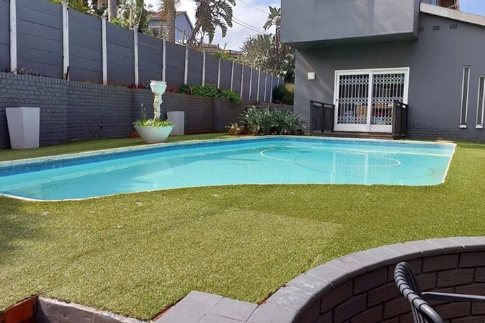 House To Rent in Glenashley: Pool, garden, playground, parking, near beach and amenities.