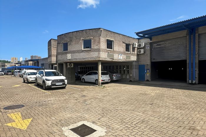 Industrial Space To Rent in Umgeni Business Park: 1,742 sqm, ample parking, 24-hour security.