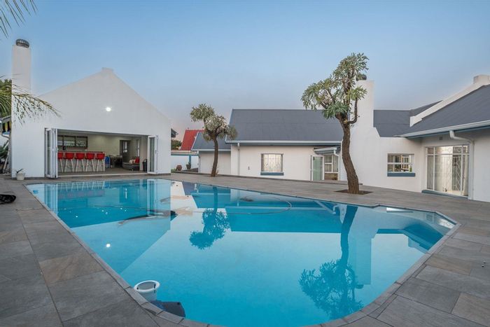 Lambton House For Sale: 4 beds, pool, entertainment area, solar panels, dual entrances.