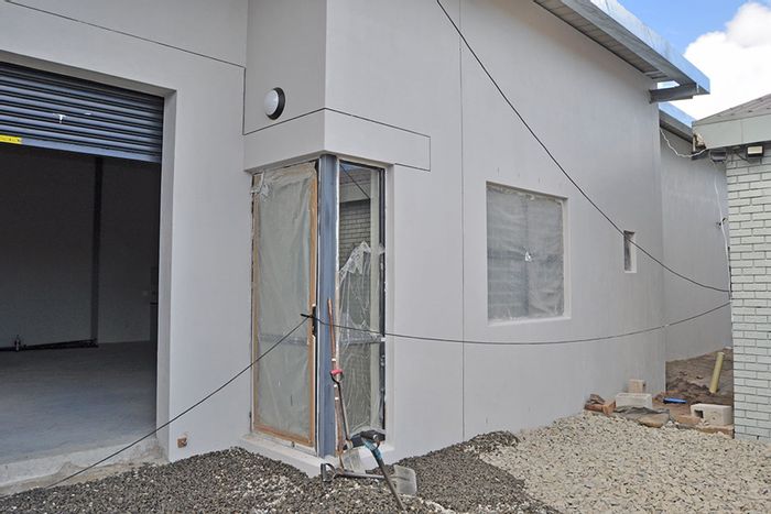 Industrial Units To Rent in Marconi Beam Industria with secure access and essential amenities.