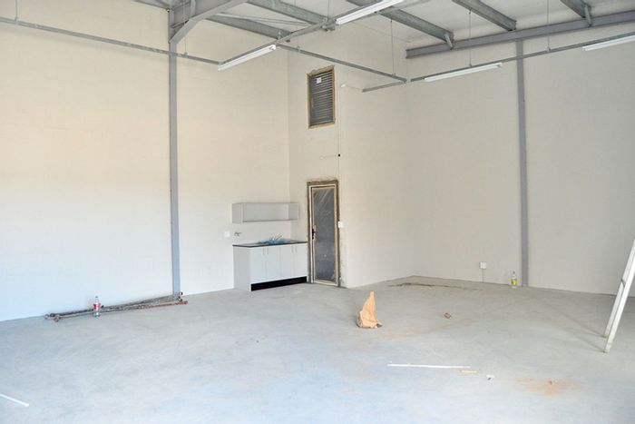 Industrial space to rent in Marconi Beam Industria with versatile units and amenities.