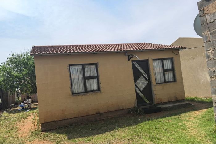 For Sale: House in Kwamathukuza with income-generating outbuilding and renovation potential.