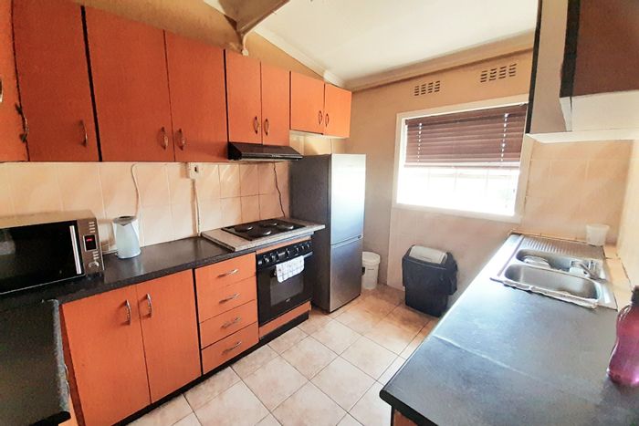 For Sale: 2-Bedroom Apartment in Oaklands with secure living and convenient location.