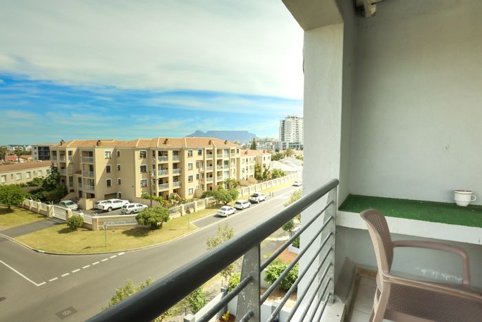 Bloubergrant Apartment For Sale: 2-bed, pool, jacuzzi, Airbnb-friendly, near beach.