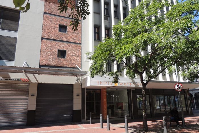 De Waterkant Office To Rent: 335 sqm, glass-walled offices, in-house kitchen, 24-hour security.