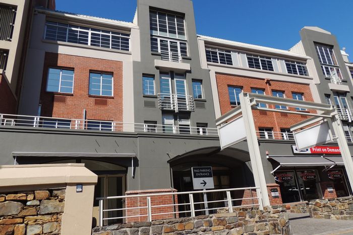 Office To Rent in Green Point: 163 sqm, flexible lease, prime location.