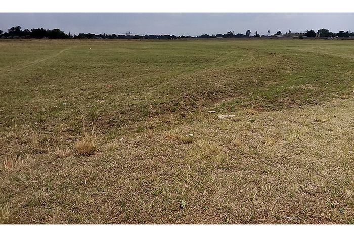 Vacant Land Residential in Boltonwold For Sale – 21,856m2 for development or farming.