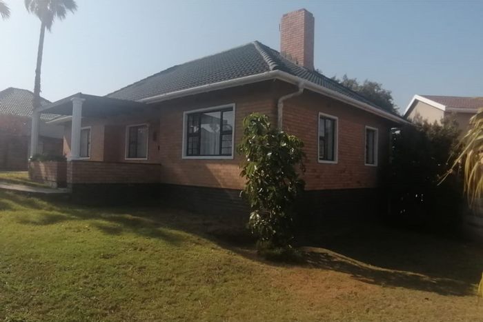 For Sale: Cambridge West House with 3 bedrooms, Granny Flat, large yard.