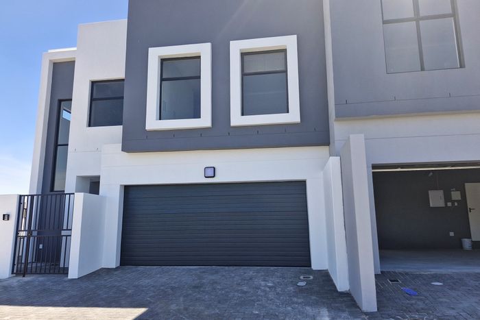 For Sale: House in Sandown with 4 bedrooms, entertainment area, and security features.