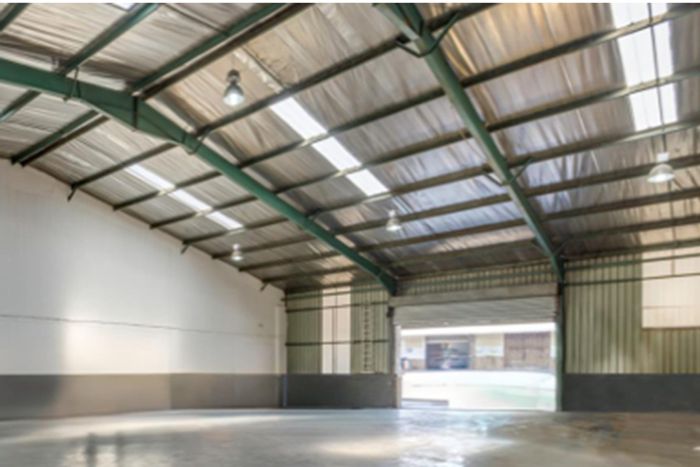 Industrial space to rent in Pomona AH with highway access and security features.