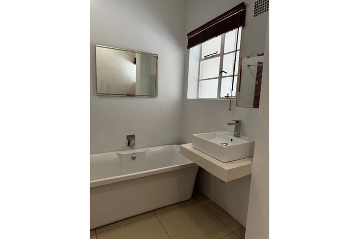 Illovo Apartment To Rent: 2-bed, pool, balcony, parking, near shops and restaurants.