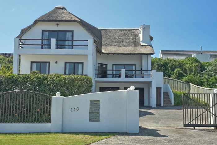 House for Sale in St Francis Bay Village: 3 beds, golf views, double garage.