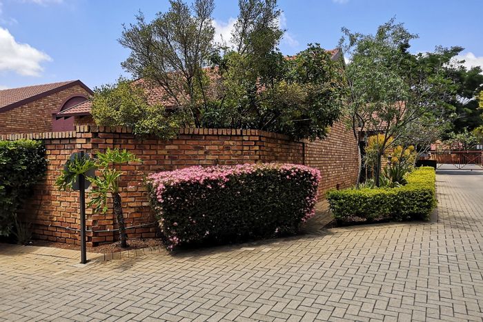 For Sale: Townhouse in Wierdaglen Estate with security, parks, and pet-friendly amenities.