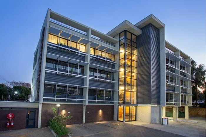 For Sale: 552 Sqm Office in Nieuw Muckleneuk with parking and security features.