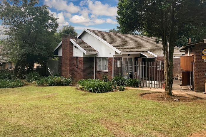Northern Park House For Sale: 3 bedrooms, flatlet, pool, spacious yard, close to amenities.