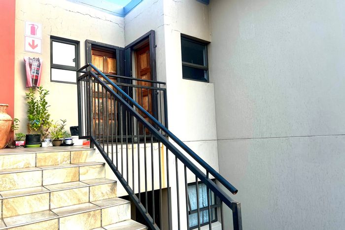 Gateway Manor Apartment To Rent: 1 bed, pool, braai area, secure complex.