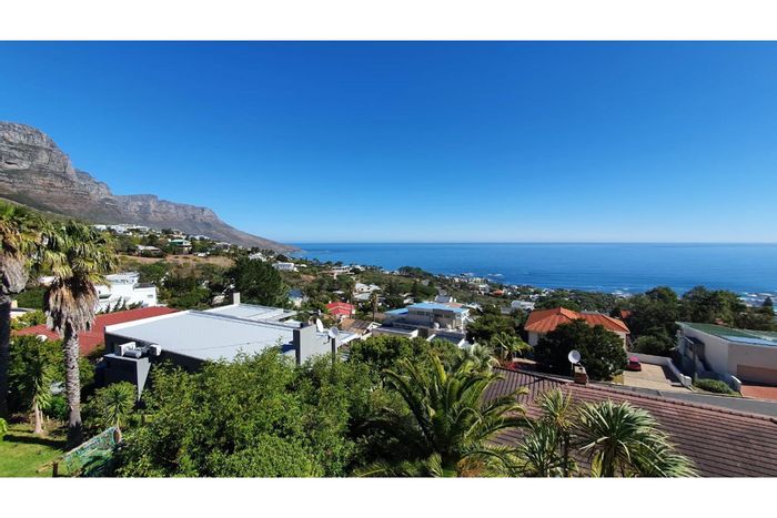 Camps Bay Apartment To Rent: Private terrace, lock-up garage, shared pool access.